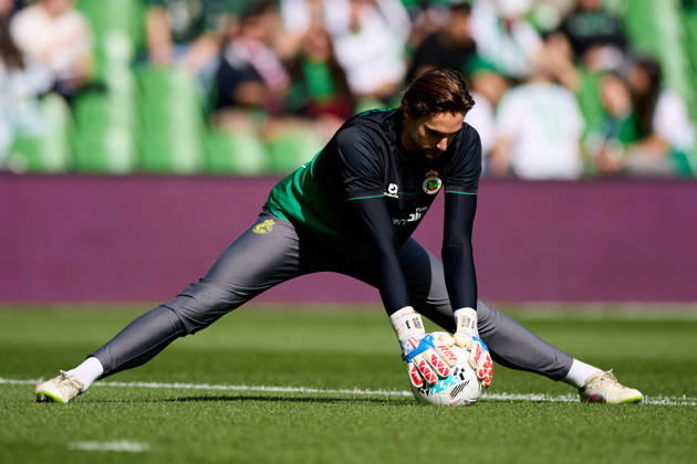 Racing Santander v Real Valladolid - LaLiga Hypermotion Jokin Ezkieta of Real Racing Club de Santander warms up prior to the LaLiga Hypermotion match between Racing Santander and Real Valladolid at Campos de de El Sardinero on May 16, 2026, in Santander, Spain. Santander Campos de Sport de El Sardinero Santander Spain RL_RCGSvRVALL_000012 Copyright: xRicardoxLarreinax