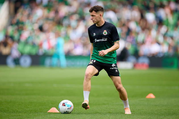 Racing Santander v Real Valladolid - LaLiga Hypermotion Inigo Vicente of Real Racing Club de Santander warms up prior to the LaLiga Hypermotion match between Racing Santander and Real Valladolid at Campos de de El Sardinero on May 16, 2026, in Santander, Spain. Santander Campos de Sport de El Sardinero Santander Spain RL_RCGSvRVALL_000016 Copyright: xRicardoxLarreinax