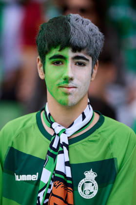 Racing Santander v Real Valladolid - LaLiga Hypermotion A supporter of Real Racing Club de Santander looks on during the LaLiga Hypermotion match between Racing Santander and Real Valladolid at Campos de de El Sardinero on May 16, 2026, in Santander, Spain. Santander Campos de Sport de El Sardinero Santander Spain RL_RCGSvRVALL_000024 Copyright: xRicardoxLarreinax