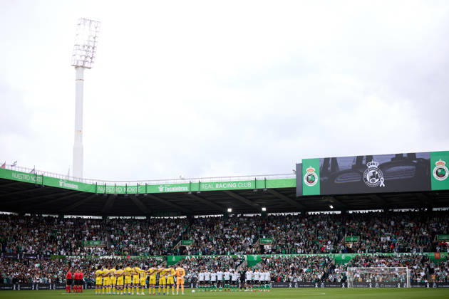 Racing Santander v Real Valladolid - LaLiga Hypermotion Players of Real Racing Club de Santander and of Real Valladolid CF pays a tribute prior to the LaLiga Hypermotion match between Racing Santander and Real Valladolid at Campos de de El Sardinero on May 16, 2026, in Santander, Spain. Santander Campos de Sport de El Sardinero Santander Spain RL_RCGSvRVALL_000031 Copyright: xRicardoxLarreinax
