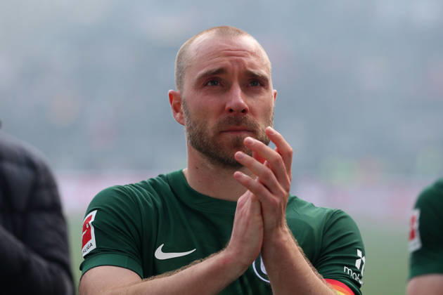 St. Pauli vs. VfL, 1. BL Hamburg, 16.05.2026, Fußball, Herren, Saison 2025 2026, 1. BL, FC St. Pauli vs. VfL Wolfsburg: Schlussjubel vor dem VfL-Wolfsburg Fanblock, Christian Eriksen (VfL Wolfsburg) (DFL DFB REGULATIONS PROHIBIT ANY USE OF PHOTOGRAPHS as IMAGE SEQUENCES and or QUASI-VIDEO) Millerntor-Stadion Deutschland