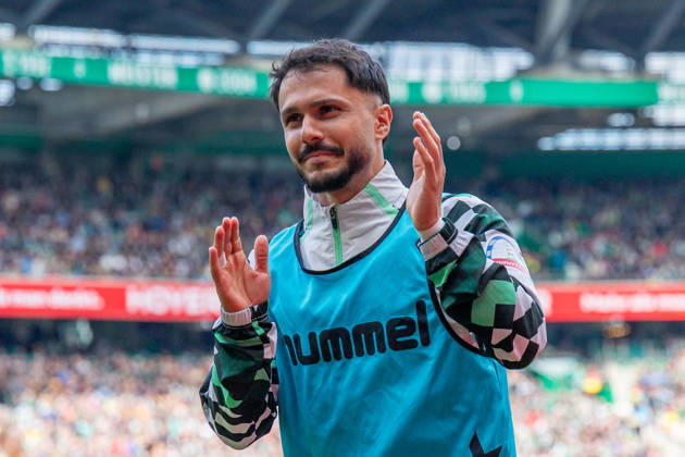 16.05.2026, 34. Spieltag in der 1. Fussball Bundesliga, SV Werder Bremen - Borussia Dortmund. Leonardo Bittencourt (SV Werder Bremen) bedankt sich bei den Fans. Bremen Weserstadion Bremen Deutschland xRHR-FOTO DEx Copyright: DennisxEwert RHR-FOTOx RHR-FOTO DE