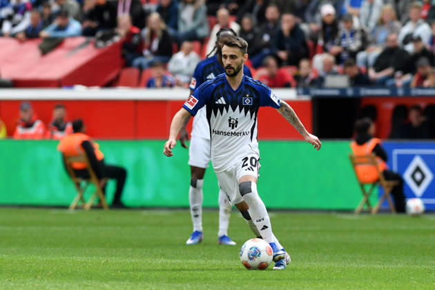 Fabio Vieira (Hamburger SV) in Aktion, am Ball, Einzelaktion waehrend des Spiels der Bundesliga zwischen Bayer 04 Leverkusen und dem Hamburger SV, BayArena am 16. May 2026 in Leverkusen, Deutschland. (Foto von Ralf Treese DeFodi Images) +++ Fabio Vieira (Hamburger SV) controls the ball during the Bundesliga match between Bayer 04 Leverkusen and Hamburger SV at BayArena on May 16, 2026 in Leverkusen, Germany. (Photo by Ralf Treese DeFodi Images) DFL regulations prohibit any use of photographs as image sequences and or quasi-video. (Photo by Ralf Treese DeFodi Images) -