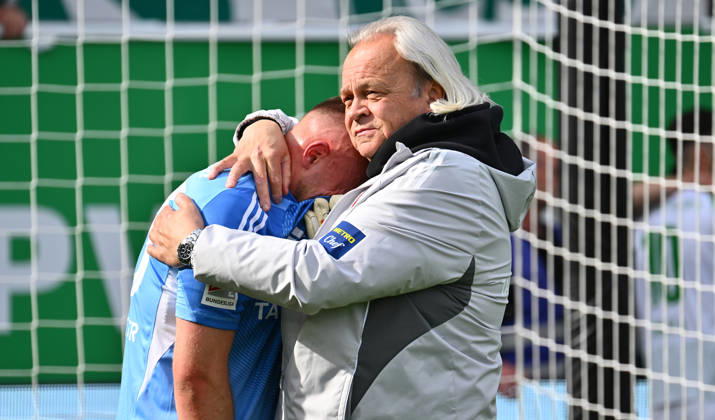 Sport Bilder des Tages 17.05.2026 - Fussball - Saison 2025 2026 - 2. Fussball - Bundesliga - 34. Spieltag: SpVgg Greuther Fürth ( Kleeblatt ) - Fortuna Düsseldorf - Sportfoto Zink - xwoxzix - DFL regulations prohibit any use of photographs as image sequences and or quasi-video - only for editorial use - Florian Kastenmeier (33, Fortuna Düsseldorf F95 ) enttäuscht Enttäuschung nach Spielende - Abstieg Absteiger