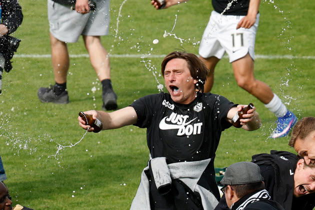 Sport Bilder des Tages 17.05.2026, xjrdrx, Fussball 2.Bundesliga, SV Elversberg - Preußen Münster v.l. Jubel, Freude über den Aufstieg in die 1. Bundesliga Trainer Vincent Wagner (SV Elversberg) (DFL DFB REGULATIONS PROHIBIT ANY USE OF PHOTOGRAPHS as IMAGE SEQUENCES and or QUASI-VIDEO) Elversberg
