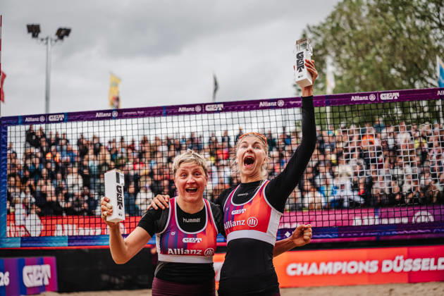Sport Bilder des Tages Beachvolleyball Frauen Allianz German Beach Tour 2026 Tourstop Düsseldorf 17.05.2026 v.l. Melanie Gernert und Nele Barber gewinnen das Turnier in Düsseldorf Düsseldorf Robert-Lehr-Ufer Nordrhein-Westfalen Deutschland