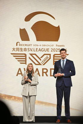 (L-R) Yoshino Sato (NEC), Dmitriy Muserskiy, MAY 19, 2026 - Volleyball : 2025-26 SV.LEAGUE Award in Tokyo, Japan. Noxthirdxpartyxsales aflo_331202867
