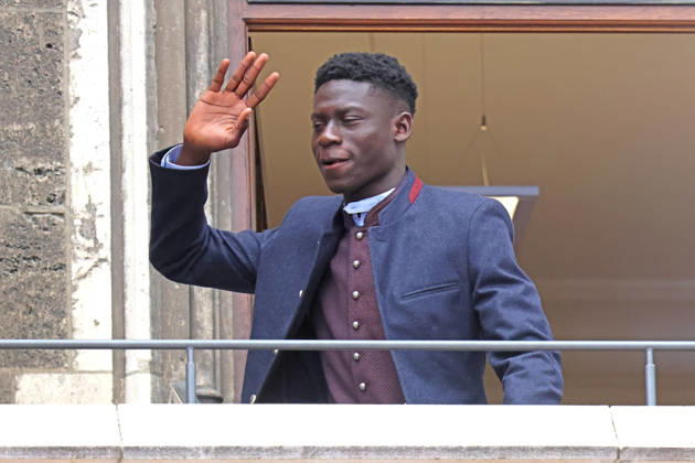 99 Bara Sapoko Ndiaye, Porträt, Portrait, Marienplatz, 35. Meistertitel, Meisterfeier, Rathausbalkon, Rathaus, Fussball 1. BL FC Bayern München - 17.05.2026 München Marienplatz FOTO: Mladen Lackovic LakoPress