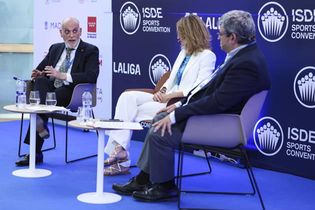 May 21, 2026, Madrid, Madrid, Spain: Javier Tebas, president of LaLiga, Cristina Villasante, a member of Ecija, and Juan Fernandez Tamames, a lawyer and secretary of the Criminal Compliance Committee at Telefonica Spain, are participating in a discussion on â€oeTechnology, Piracy, and Artificial Intelligence in Sports†during the ISDE Sports Convention at the Official College of Architects of Madrid on May 21, 2026, in Madrid, Spain. Madrid Spain - ZUMAa181 20260521_zaa_a181_001 Copyright: xIrinaxR.xHipolitox
