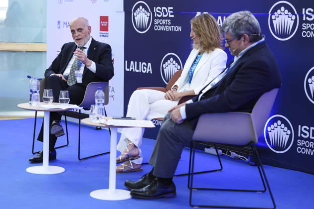 May 21, 2026, Madrid, Madrid, Spain: Javier Tebas, president of LaLiga, Cristina Villasante, a member of Ecija, and Juan Fernandez Tamames, a lawyer and secretary of the Criminal Compliance Committee at Telefonica Spain, are participating in a discussion on â€oeTechnology, Piracy, and Artificial Intelligence in Sports†during the ISDE Sports Convention at the Official College of Architects of Madrid on May 21, 2026, in Madrid, Spain. Madrid Spain - ZUMAa181 20260521_zaa_a181_006 Copyright: xIrinaxR.xHipolitox
