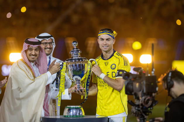 Al-Nassr wins Saudi Arabian title RIYADH, SAUDI ARABIA - MAY 21: Ronaldo (R) of Al-Nassr is presented the championship trophy after defeating Damac 4-1 in the Saudi Pro League at King Saud University Stadium in Riyadh, Saudi Arabia, on May 21, 2026. Mohammed Saad Anadolu Riyadh Saudi Arabia. Editorial use only. Please get in touch for any other usage.  Copyright: x2026xAnadoluxMohammedxSaadx