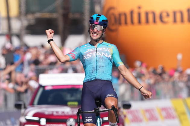 Italy™s Alberto Bettiol of XDS Astana Team stage winner during Stage 13 of the Giro d™Italia from Alessandria to Verbania Italy, Friday May 22, 2026 Copyright: xGianmattiaxD Albertoi LaPressex