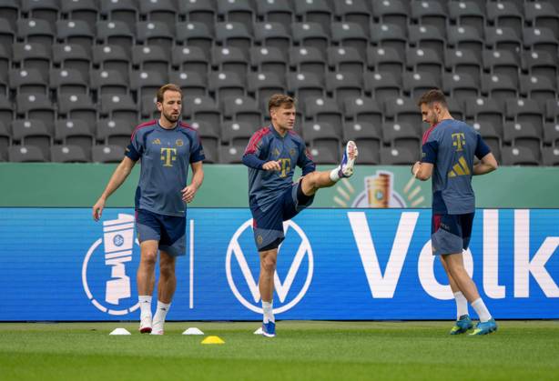 Fußball, Herren, Saison 2025 2026, 83. DFB-Pokal-Finale, FC Bayern München - VfB Stuttgart, Training am Vortag, im Bild: v. l. Harry Kane (Bayern München), Joshua Kimmich (Bayern München), Josip Stanisic (Bayern München), 22.05. 2026, Copyright: xMatthiasxKochx