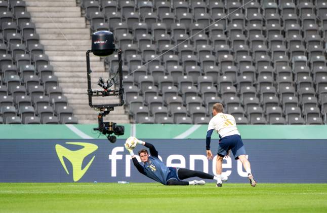 Fußball, Herren, Saison 2025 2026, 83. DFB-Pokal-Finale, FC Bayern München - VfB Stuttgart, Training am Vortag, im Bild: Torwart Jonas Urbig (Bayern München), 22.05. 2026, Copyright: xMatthiasxKochx