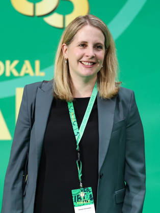 DFB Pokalfinale - FC Bayern München - VfB Stuttgart am 23.05.2026 im Olympiastadion in Berlin Bundesbauministerin Verena Hubertz (SPD) auf dem grünen Teppich.