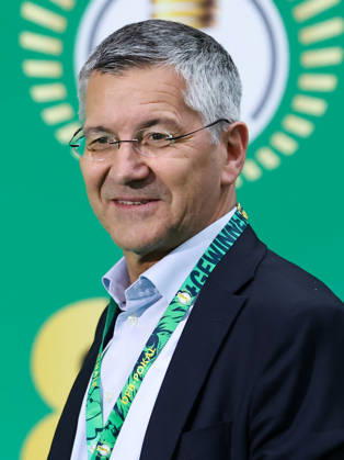 DFB Pokalfinale - FC Bayern München - VfB Stuttgart am 23.05.2026 im Olympiastadion in Berlin Herbert Hainer, Präsident des FC Bayernauf dem grünen Teppich.