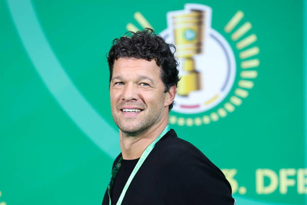 DFB Pokalfinale - FC Bayern München - VfB Stuttgart am 23.05.2026 im Olympiastadion in Berlin Michael Ballack auf dem grünen Teppich.