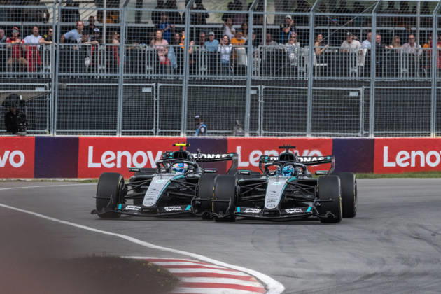 George Russell (UK, Mercedes-AMG Petronas Formula 1 Team 63) im Mercedes W17 und Kimi Antonelli (ITA, Mercedes-AMG Petronas Formula 1 Team 12) im Mercedes W17 kämpfen um die Führung im Sprint, CAN, Großer Preis von Kanada, Montreal, Motorsport, Formel 1, 23.05.2026 CAN, Großer Preis von Kanada, Montreal, Motorsport, Formel 1 Montreal Copyright: xEibner-Pressefotox EP_MKB