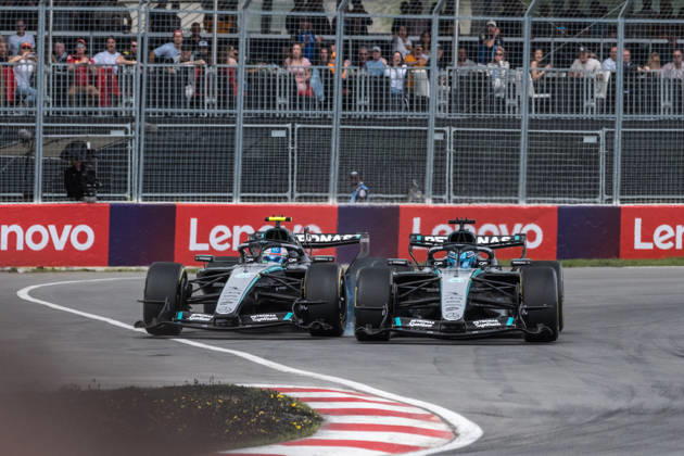 George Russell (UK, Mercedes-AMG Petronas Formula 1 Team 63) im Mercedes W17 und Kimi Antonelli (ITA, Mercedes-AMG Petronas Formula 1 Team 12) im Mercedes W17 kämpfen um die Führung im Sprint, CAN, Großer Preis von Kanada, Montreal, Motorsport, Formel 1, 23.05.2026 CAN, Großer Preis von Kanada, Montreal, Motorsport, Formel 1 Montreal Copyright: xEibner-Pressefotox EP_MKB