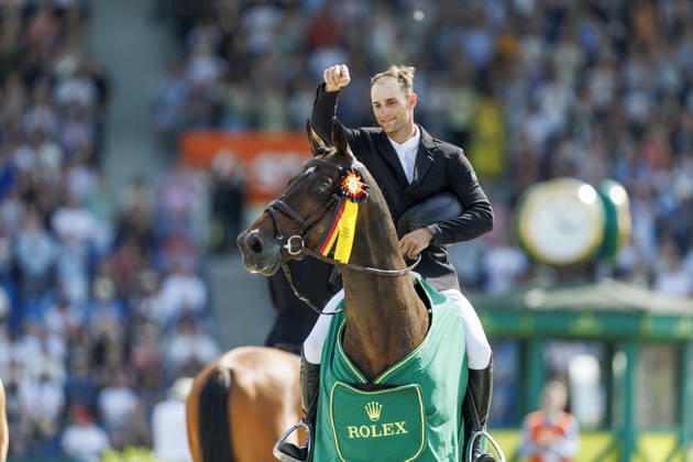 Sport Bilder des Tages AACHEN - TSCHIO 2026, AACHEN - TSCHIO 2026 VOGEL Richard (GER), United Touch S Siegerehrung Prize giving ceremony Rolex Grand Prix, part of the Rolex Grand Slam of Show Jumping, The Grand Prix of Aachen CSI5* - Jumping competition over two rounds and jump-off Aachen, Reitstadion Soers 24. May 2026 -