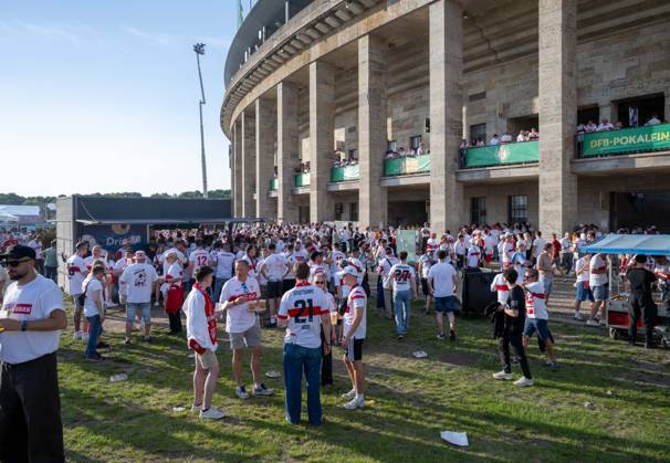 Fußball, Herren, Saison 2025 2026, 83. DFB-Pokal-Finale, FC Bayern München - VfB Stuttgart (3:0), Fans des VfB am Olympiastadion, 23.05. 2026, Copyright: xMatthiasxKochx