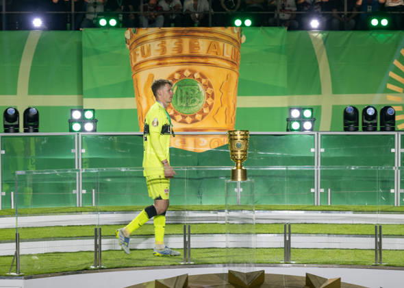 Fußball, Herren, Saison 2025 2026, 83. DFB-Pokal-Finale, FC Bayern München - VfB Stuttgart (3:0), Torwart Alexander Nübel (VfB Stuttgart), Enttäuschung nach Abpfiff, 23.05. 2026, Copyright: xMatthiasxKochx