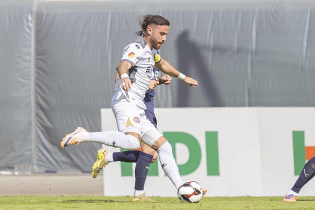 Krombacher Hessenpokal Finale: SV Wehen Wiesbaden - SG Barockstadt Fulda-Lehnerz, 23.05.2026 Fatih Kaya (SV Wehen Wiesbaden 29) am Ball, SV Wehen Wiesbaden - SG Barockstadt Fulda-Lehnerz, Frankfurt, Stadion am Bieberer Berg, 23.5.2026 Copyright: xBEAUTIFULxSPORTS Gawlikx