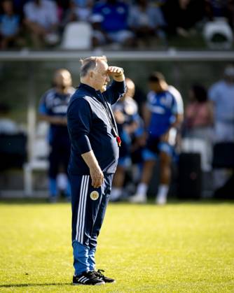 NOORDWIJK - Coach Dick Advocaat during a training session of the Curacao national team, Nationalteam on the SJC Noordwijk pitch. The team is preparing for the World Cup with a training camp, led by coach Dick Advocaat. KOEN VAN WEEL ANP xVIxANPxSportx xxANPxIVx 559333687 originalFilename: 559333687.jpg