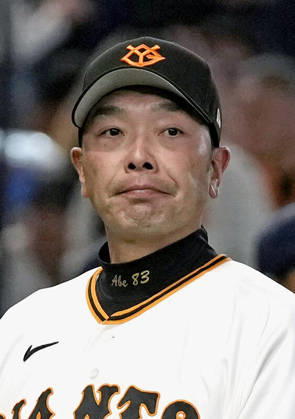 Baseball: Giants manager Abe File photo taken in April, 2026, shows Yomiuri Giants manager Shinnosuke Abe. The manager of the Japanese pro baseball team was arrested on the night of May 25, 2026, on suspicion of assaulting his daughter. He was released early the next day.  A14AA0005611862P