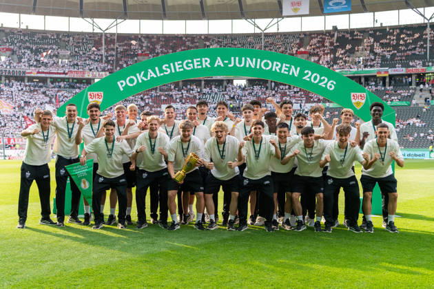 Manschaftsfoto U19 Pokalsieger A-Junioren 2026, U19 VfB Stuttgart. GER, FC Bayern Muenchen vs. VfB Stuttgart, Fussball, Herren, DFB-Pokal, Finale, Spielzeit 2025 2026, 23.05.2026, DFL DFB REGULATIONS PROHIBIT ANY USE OF PHOTOGRAPHS AS IMAGE SEQUENCES AND OR QUASI-VIDEO, GER, FC Bayern Muenchen vs. VfB Stuttgart, Fussball, Herren, DFB-Pokal, Finale, Spielzeit 2025 2026, 23.05.2026 Berlin Copyright: xEibner-Pressefoto WolfgangxFrankx EP_WFK