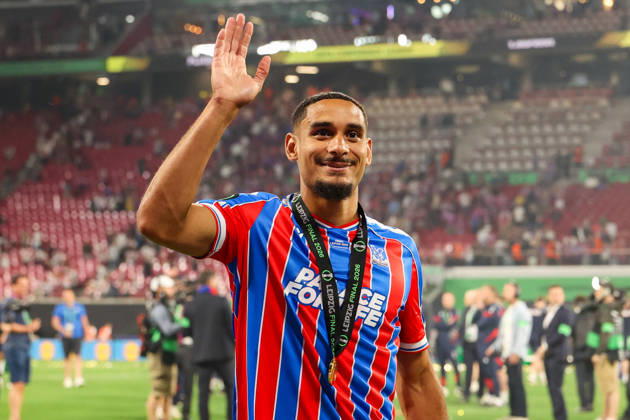 UEFA Conference League final: Crystal Palace FC Vs Rayo Vallecano Maxence Lacroix celebrates a win with trophy during the UEFA Conference League Final 2026 match between Crystal Palace FC and Rayo Vallecano at Football Arena Leipzig. Copyright: xMikolajxBarbanellx