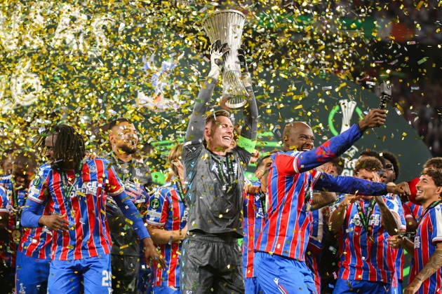 UEFA Conference League final: Crystal Palace FC Vs Rayo Vallecano Team of Crystal Palace celebrate a win with trophy during the UEFA Conference League Final 2026 match between Crystal Palace FC and Rayo Vallecano at Football Arena Leipzig. Copyright: xMikolajxBarbanellx