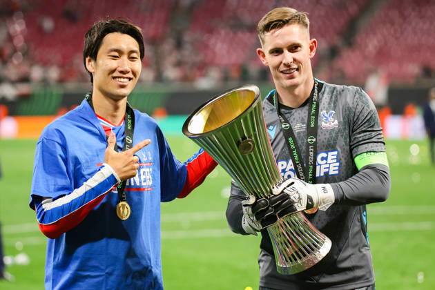 UEFA Conference League final: Crystal Palace FC Vs Rayo Vallecano Daichi Kamada (L) and Dean Henderson (R) celerate a win during the UEFA Conference League Final 2026 match between Crystal Palace FC and Rayo Vallecano at Football Arena Leipzig. Copyright: xMikolajxBarbanellx