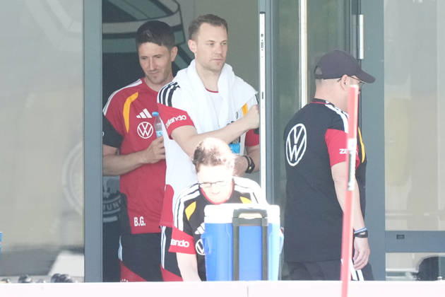 Torwart Manuel Neuer (Deutschland Germany) trainiert hinter verschlossenen Türen mit Reha Trainer Niklas Dietrich - Herzo Base 28.05.2026: Deutsche Nationalmannschaft, Trainingslager zur WM-Vorbereitung, Home Ground, HerzoBase, World of Adidas, Herzogenaurach