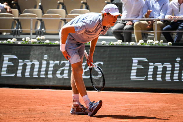 May 28, 2026, Paris, France, France: Jannik SINNER of Italy looks injured during the fifth day of the Roland-Garros 2026, French Open 2026, Grand Slam tennis tournament at Roland-Garros Stadium on May 28, 2026 in Paris, France. Roland Garros 2026 - Day 5  - ZUMAm308 20260528_zsp_m308_014 Copyright: xMatthieuxMirvillex