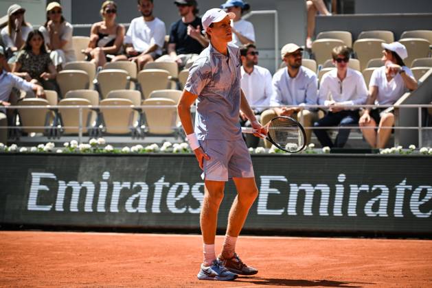 May 28, 2026, Paris, France, France: Jannik SINNER of Italy looks injured during the fifth day of the Roland-Garros 2026, French Open 2026, Grand Slam tennis tournament at Roland-Garros Stadium on May 28, 2026 in Paris, France. Paris France - ZUMAm308 20260528_zsp_m308_032 Copyright: xMatthieuxMirvillex