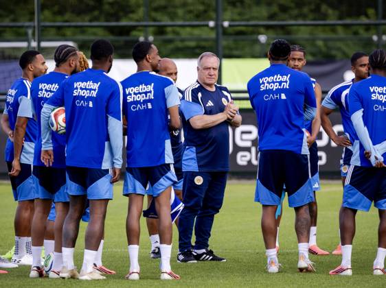 NOORDWIJK - National coach Dick Advocaat and his players during a training session of the Curacao national team, Nationalteam The players are preparing for the World Cup at SJC Noordwijk under the guidance of national coach Dick Advocaat. ROBIN VAN LONKHUIJSEN ANP xVIxANPxSportx xxANPxIVx 559537468 originalFilename: 559537468.jpg