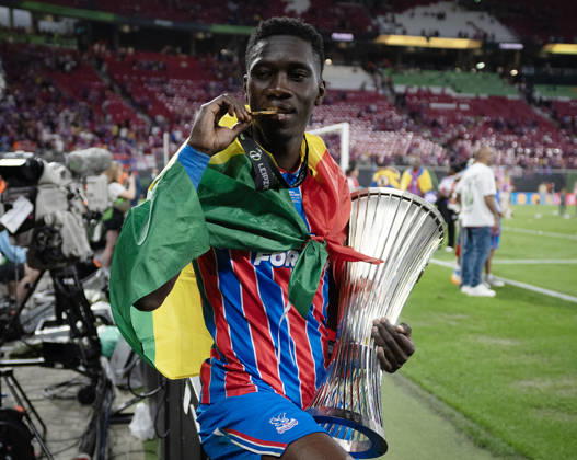 . - Crystal Palace v Rayo Vallecano, UEFA Conference League Final 2026, Red Bull Arena, Leipzig, Germany, 27th May 2026. Daniel Weir Crystal Pix Ismaila Sarr of Crystal Palace biting his UEFA Conference League 2026 Winners Medal and holding the Conference League Trophy. - Crystal Palace v Rayo Vallecano, UEFA Conference League Final 2026, Red Bull Arena, Leipzig, Germany, 27th May 2026. Daniel Weir Crystal Pix Leipzig Red Bull Arena Germany Copyright: xDanielxWeirx CP_Crystal_Palace_Rayo_Vallecano_270526_DW03
