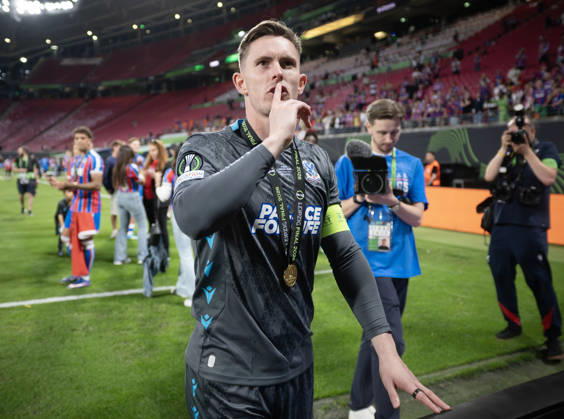 . - Crystal Palace v Rayo Vallecano, UEFA Conference League Final 2026, Red Bull Arena, Leipzig, Germany, 27th May 2026. Daniel Weir Crystal Pix Dean Henderson of Crystal Palace celebrating winning the UEFA Conference League Final with his winners medal and singing to the Crystal Palace fans. - Crystal Palace v Rayo Vallecano, UEFA Conference League Final 2026, Red Bull Arena, Leipzig, Germany, 27th May 2026. Daniel Weir Crystal Pix Leipzig Red Bull Arena Germany Copyright: xDanielxWeirx CP_Crystal_Palace_Rayo_Vallecano_270526_DW06