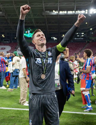 . - Crystal Palace v Rayo Vallecano, UEFA Conference League Final 2026, Red Bull Arena, Leipzig, Germany, 27th May 2026. Daniel Weir Crystal Pix Dean Henderson of Crystal Palace celebrating winning the UEFA Conference League Final with his winners medal and singing to the Crystal Palace fans. - Crystal Palace v Rayo Vallecano, UEFA Conference League Final 2026, Red Bull Arena, Leipzig, Germany, 27th May 2026. Daniel Weir Crystal Pix Leipzig Red Bull Arena Germany Copyright: xDanielxWeirx CP_Crystal_Palace_Rayo_Vallecano_270526_DW08