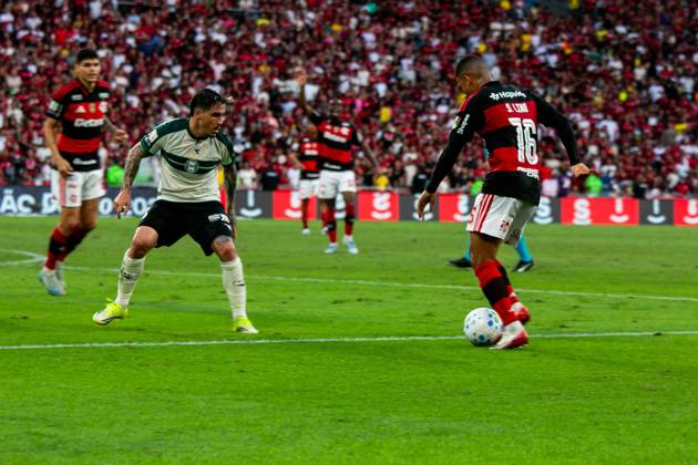 RECORD DATE NOT STATED Flamengo and Coritiba, for the 18th round of the Brazilian championship. Rio de Janeiro (RJ) 05 30 2026 - Flamengo Coritiba Brasilerao Maracana - Samuel Lino, Flamengo player, in the match between Flamengo and Coritiba, for the 18th round of the Brazilian championship, on the afternoon of this Saturday (30), at the Maracana stadium, in Rio de Janeiro.(Foto: Lucas Simonin Gomes Thenews2 imago images) SPO Copyright: xLucasxSimoninxGomesx
