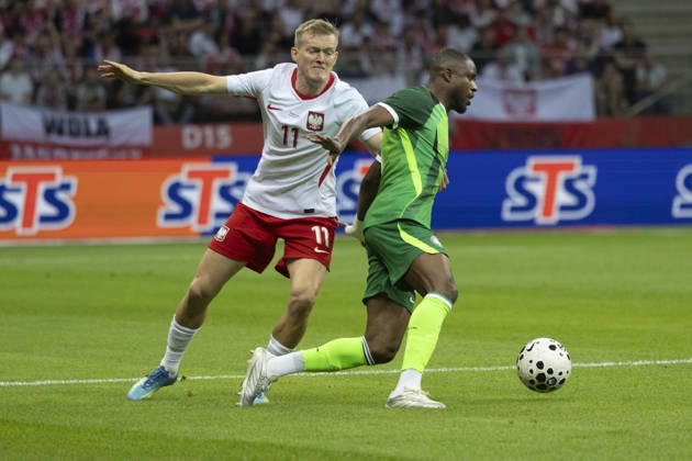 Fußball, Testspiel, Polen - Nigeria Poland - Nigeria 03.06.2026 football, Warsaw, PGE National Stadium, FIFA , friendly international game match Poland - Nigeria ( mecz towarzyski, pilka nozna, Polska - Nigeria ) image shows: Karol Swiderski (L) Frank Onyeka (R) photo Katarzyna Plewczynska Fotostyk Copyright: xKatarzynaxPlewczynskax 20260603FCTKPKAPL7182
