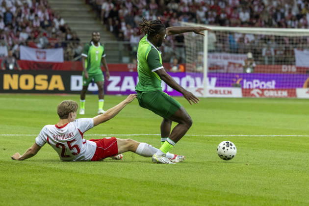Fußball, Testspiel, Polen - Nigeria #3 Poland - Nigeria 03.06.2026 football, Warsaw, PGE National Stadium, FIFA , friendly international game match Poland - Nigeria ( mecz towarzyski, pilka nozna, Polska - Nigeria ) image shows: Kacper Potulski (L) Terem Moffi (R) photo Katarzyna Plewczynska Fotostyk Copyright: xKatarzynaxPlewczynskax 20260603FCTKPKAPL7210