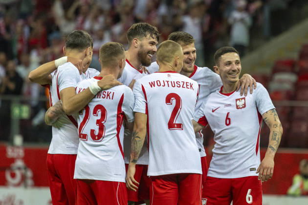 Fußball, Testspiel, Polen - Nigeria #6 Poland - Nigeria 03.06.2026 football, Warsaw, PGE National Stadium, FIFA , friendly international game match Poland - Nigeria ( mecz towarzyski, pilka nozna, Polska - Nigeria ) image shows: goal react Przemyslaw Wisniewski (C) Bartosz Slisz (6) photo Katarzyna Plewczynska Fotostyk Copyright: xKatarzynaxPlewczynskax 20260603FCTKPKAPL7983