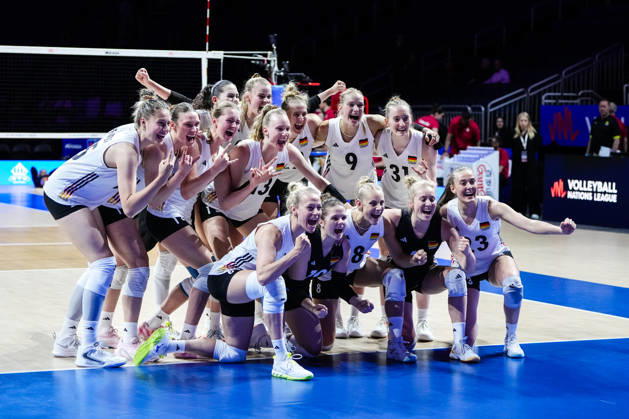2026 Women s Volleyball Nations League - Day1 Team Germany celebrates after the 2026 Women s Volleyball Nations League match between Germany and Canada at Videotron Centre in Quebec City, Canada, on June 3, 2026. Quebec City Quebec Canada  Copyright: xYuanxTianx originalFilename:tian-2026wome260603_npSdm.jpg