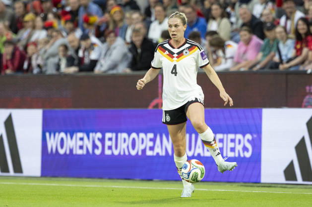 Rebecca KNAAK (GER 4, mi.) am Ball, Einzelbild, Einzelaktion, Fussball WM Qualifikation Europa der Frauen, 2026 2027, Gruppe A4, UEFA, Laenderspiel Deutschland (GER) - Norwegen (NOR), Endstand 2-0, am 05.06.2026 im Stadion Koeln (Köln) im R h e i n E n e r g i e S t a d i o n Deutschland. UEFA regulations prohibit any use of photographs as image sequences and or quasi-video Â