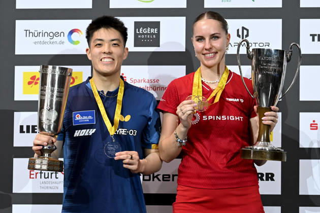 Tischtennis 94. Nationale Deutsche Meisterschaften am 07.06.2026 in den Messehallen in Erfurt Die Sieger im Einzel: Dang Qiu, links und Annett Kaufmann, rechts