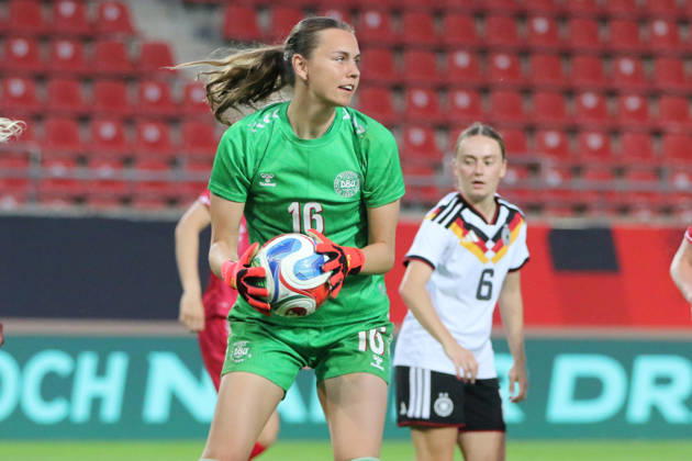 08.06.2026 Fußball Frauen 2025 2026 U23-Länderspiel Deutschland - Dänemark Leuna-Chemie-Stadion Halle Marie Gade (Dänemark, 16, grün) am Ball. Halle Sachsen-Anhalt Deutschland