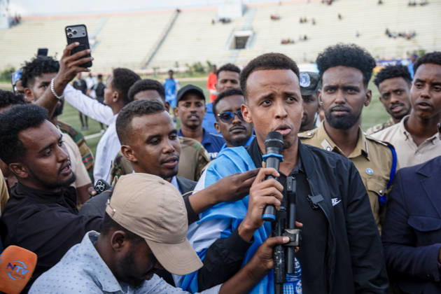 Somali referee Artan greeted by fans after being denied US entry for World Cup MOGADISHU, SOMALIA - JUNE 10: Somali referee Omar Abdulkadir Artan greets fans who show support for him, after he was denied entry into the United States where he had traveled to take part in the World Cup organization and was forced to return to his country, in Mogadishu, Somalia on June 10, 2026. Abuukar Mohamed Muhidin Anadolu Mogadishu Somalia. Editorial use only. Please get in touch for any other usage.  Copyright: x2026xAnadoluxAbuukarxMohamedxMuhidinx