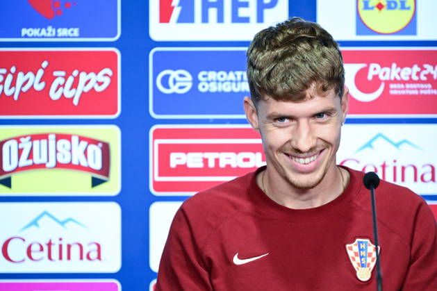 Alexandria, USA, 100626. Croatian national team, Nationalteam players Kristijan Jakic and Igor Matanovic with Alexandria Major Alyia Gaskins at he press conference, PK, Pressekonferenz in the base camp during the FIFA World Cup, WM, Weltmeisterschaft, Fussball Photo: Boris Kovacev CROPIX Copyright: xxBorisxKovacevx xCROPIXx hrvatska_press8-100626